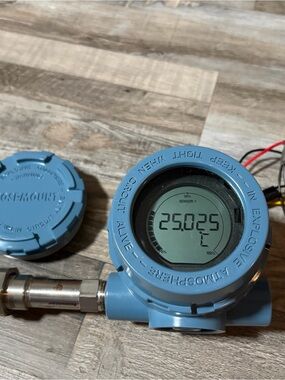 Blue Digital Pressure & Temperature Transmitter - Industrial Wearable Gauge